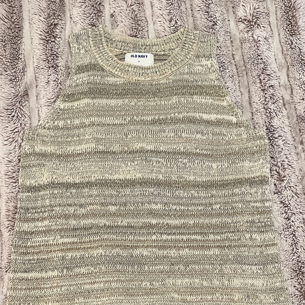 Old Navy Women's Cream Sleeveless Sweater